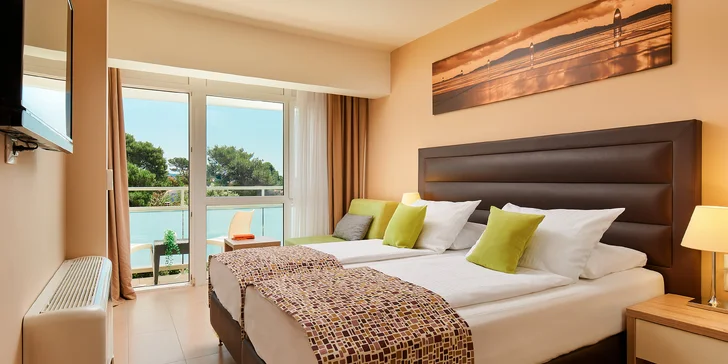 4* hotel v Petrčane pri Zadare: hneď pri pláži, s raňajkami alebo polpenziou a neobmedzeným wellness