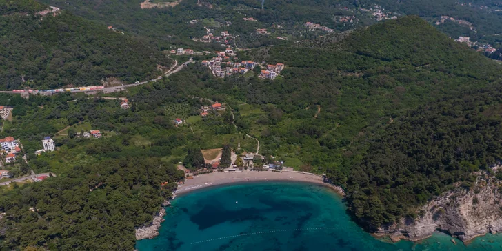 Pohoda pri mori v Čiernej Hore: apartmány kúsok od pláže aj vonkajší bazén