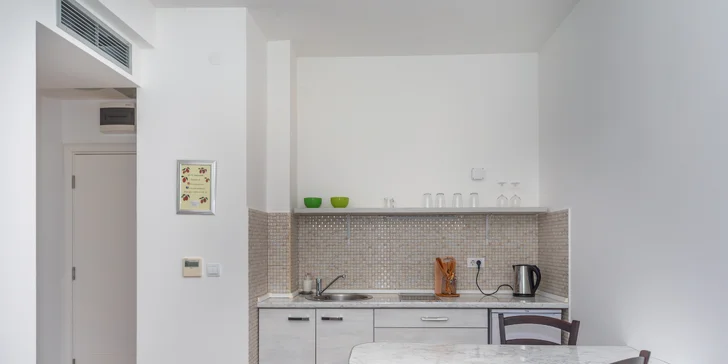 Pohoda pri mori v Čiernej Hore: apartmány kúsok od pláže aj vonkajší bazén