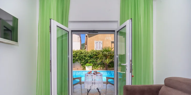 Pohoda pri mori v Čiernej Hore: apartmány kúsok od pláže aj vonkajší bazén