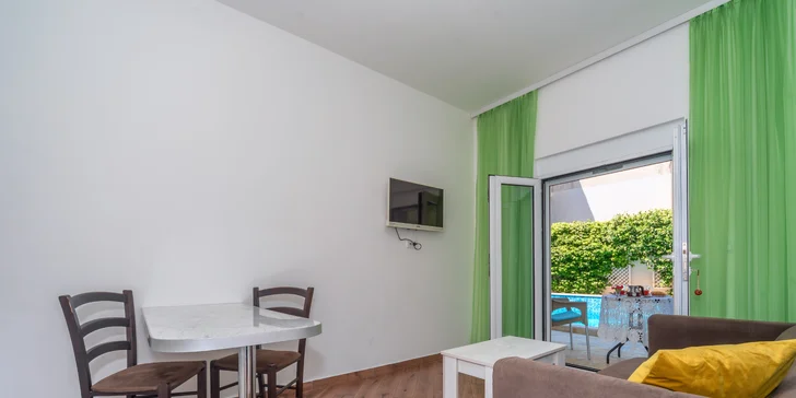 Pohoda pri mori v Čiernej Hore: apartmány kúsok od pláže aj vonkajší bazén