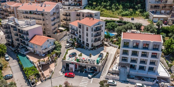 Apartmány neďaleko Sveti Stefan: vonkajší bazén, skvelá poloha kúsok od mora