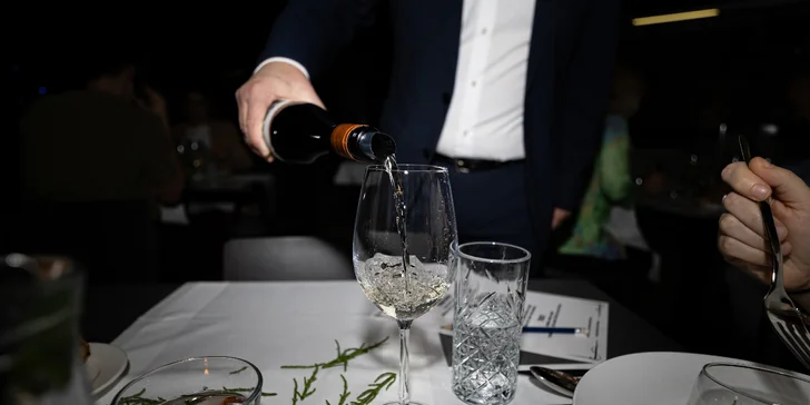 Ochutnávky vína: 10 unikátnych vzoriek s občerstvením aj tombolou