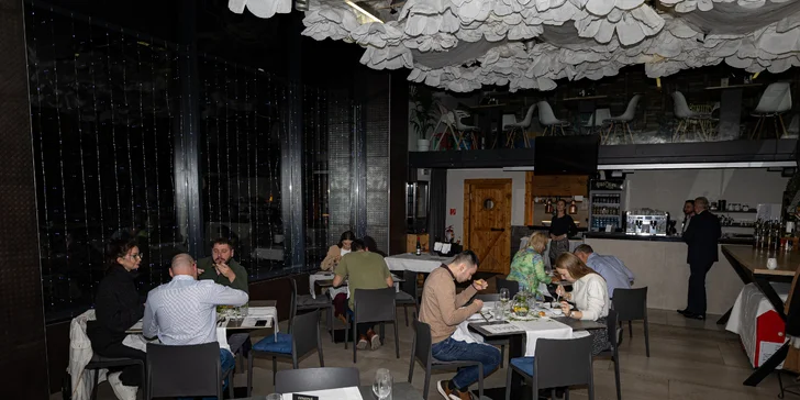 Ochutnávky vína: 10 unikátnych vzoriek s občerstvením aj tombolou