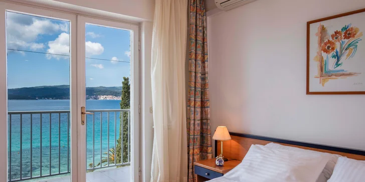 Slnečný pobyt v Dalmácii: hotel priamo pri mori, strava a bazén