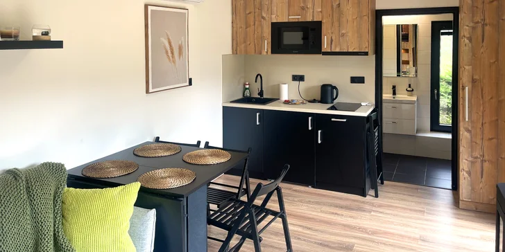 Luxusná chata v kempe na Vysočine: vonkajšia vírivka a výlety po kraji lesov a rybníkov