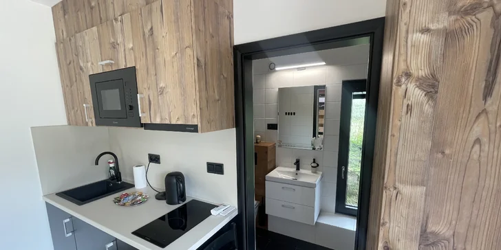 Luxusná chata v kempe na Vysočine: vonkajšia vírivka a výlety po kraji lesov a rybníkov