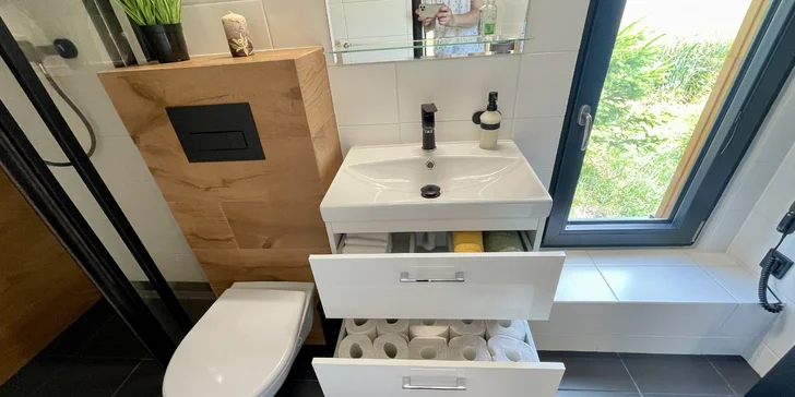 Luxusná chata v kempe na Vysočine: vonkajšia vírivka a výlety po kraji lesov a rybníkov