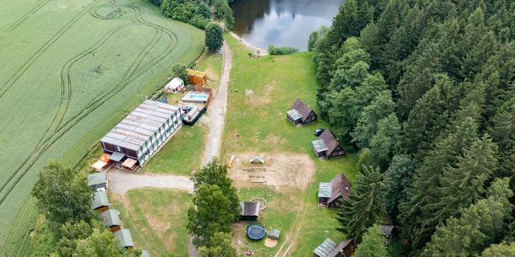 Luxusná chata v kempe na Vysočine: vonkajšia vírivka a výlety po kraji lesov a rybníkov