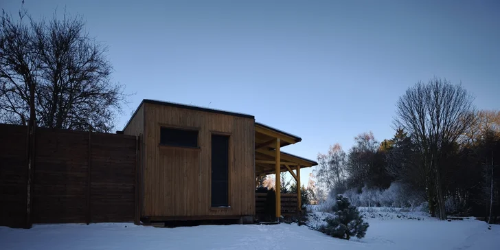 Luxusná chata v kempe na Vysočine: vonkajšia vírivka a výlety po kraji lesov a rybníkov