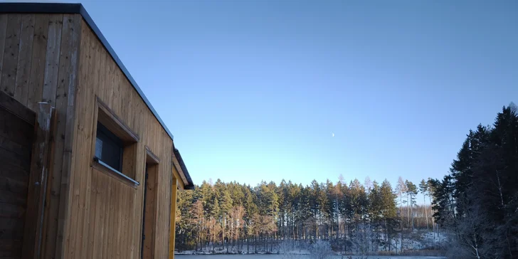 Luxusná chata v kempe na Vysočine: vonkajšia vírivka a výlety po kraji lesov a rybníkov