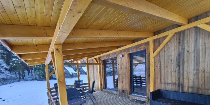 Luxusná chata v kempe na Vysočine: vonkajšia vírivka a výlety po kraji lesov a rybníkov