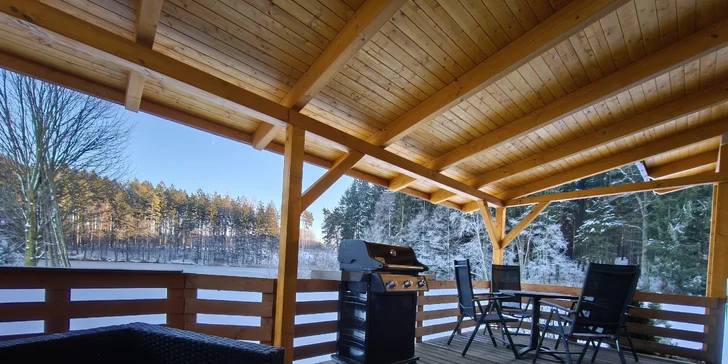 Luxusná chata v kempe na Vysočine: vonkajšia vírivka a výlety po kraji lesov a rybníkov
