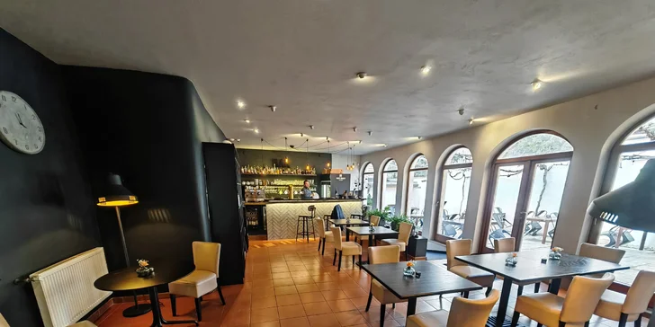 Pobyt v srdci Mikulova v Boutique hoteli Templ: raňajky, degustačné menu s párovaním vín a noc zdarma