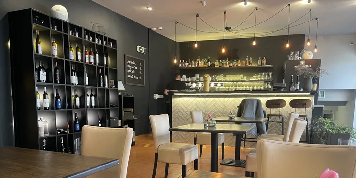 Pobyt v srdci Mikulova v Boutique hoteli Templ: raňajky, degustačné menu s párovaním vín a noc zdarma