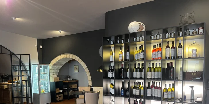 Pobyt v srdci Mikulova v Boutique hoteli Templ: raňajky, degustačné menu s párovaním vín a noc zdarma