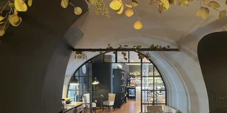 Pobyt v srdci Mikulova v Boutique hoteli Templ: raňajky, degustačné menu s párovaním vín a noc zdarma