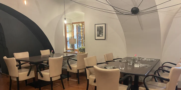 Pobyt v srdci Mikulova v Boutique hoteli Templ: raňajky, degustačné menu s párovaním vín a noc zdarma