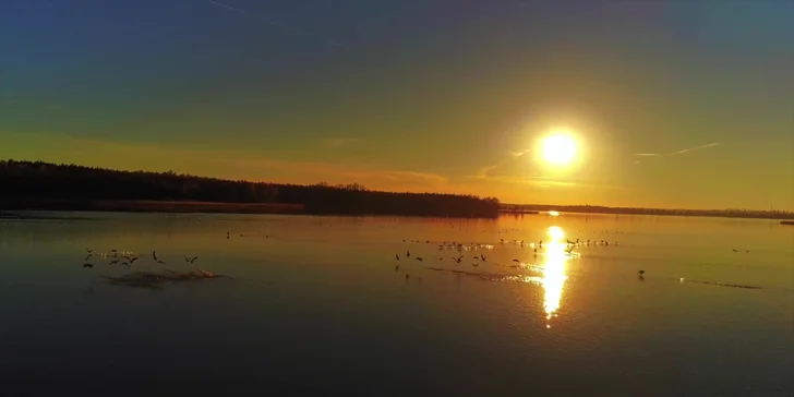 4* hotel pri malebnom poľskom jazere v srdci prírodnej rezervácie: jedlo, wellness