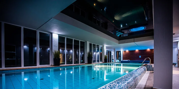 4* hotel pri malebnom poľskom jazere v srdci prírodnej rezervácie: jedlo, wellness