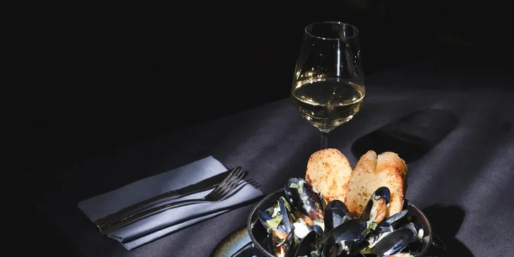 4* hotel pri malebnom poľskom jazere v srdci prírodnej rezervácie: jedlo, wellness