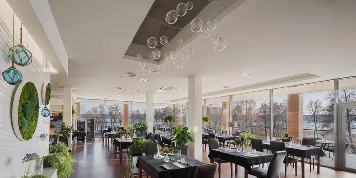 4* hotel pri malebnom poľskom jazere v srdci prírodnej rezervácie: jedlo, wellness