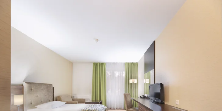 4* hotel pri malebnom poľskom jazere v srdci prírodnej rezervácie: jedlo, wellness