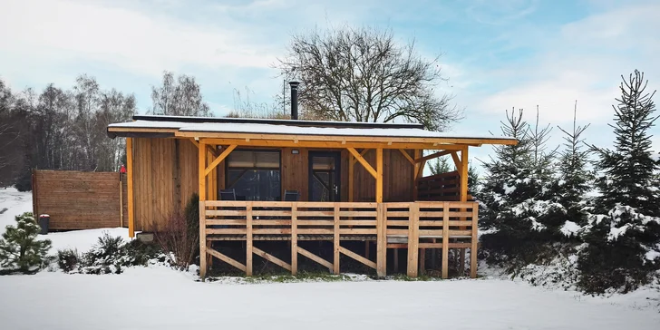 Luxusná chata v kempe na Vysočine: vonkajšia vírivka a výlety po kraji lesov a rybníkov