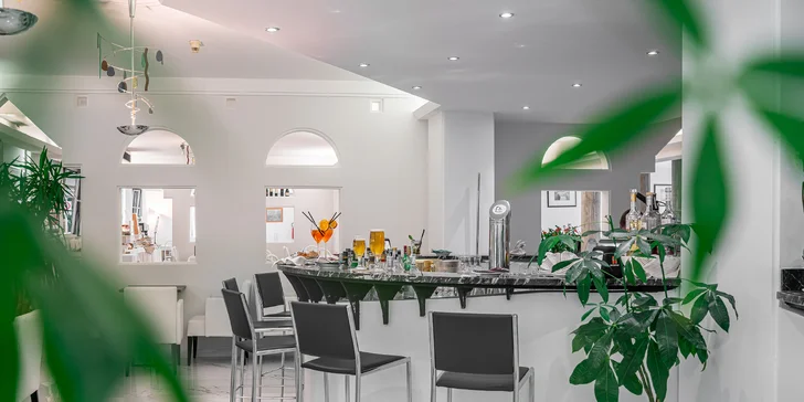 Lignano Sabbiadoro: 4* hotel pri pláži s raňajkami alebo polpenziou, bazén a vírivka