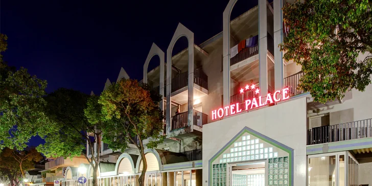 Lignano Sabbiadoro: 4* hotel pri pláži s raňajkami alebo polpenziou, bazén a vírivka