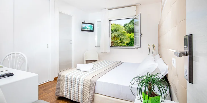 Lignano Sabbiadoro: 4* hotel pri pláži s raňajkami alebo polpenziou, bazén a vírivka