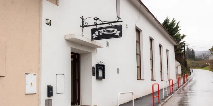 Hovädzí burger či burrito s hranolčekmi v populárnom BeAboute