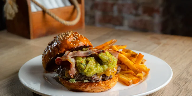 Hovädzí burger či burrito s hranolčekmi v populárnom BeAboute