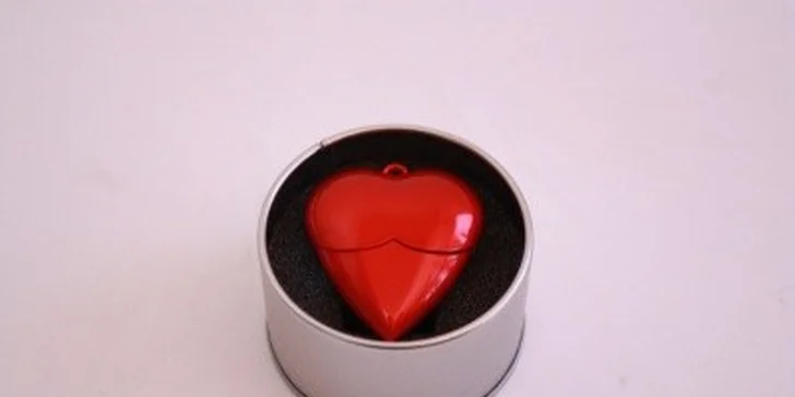 19,90 eur za luxusný USB kľúč 8GB v tvare srdca s kamienkami Rhinstone. Potešte dámu svojho srdca na Valentína hneď dvakrát jedným darčekom. Praktické USB v exkluzívnom prevedení so zľavou 50%
