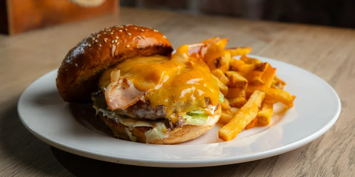 Hovädzí burger či burrito s hranolčekmi v populárnom BeAboute