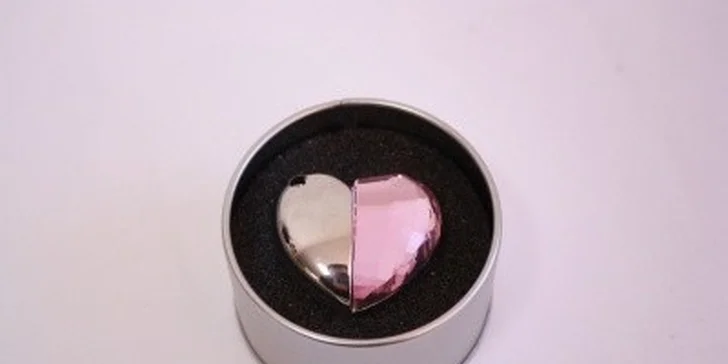 19,90 eur za luxusný USB kľúč 8GB v tvare srdca s kamienkami Rhinstone. Potešte dámu svojho srdca na Valentína hneď dvakrát jedným darčekom. Praktické USB v exkluzívnom prevedení so zľavou 50%