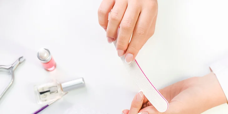 Manikúra s gél lakom, gélové nechty alebo výhodný balíček s gél lakom na ruky aj nohy