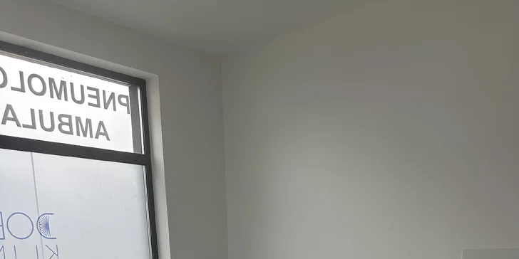 Aplikácia botulotoxínu: vráska hnevu, čelo, kútiky úst a iné