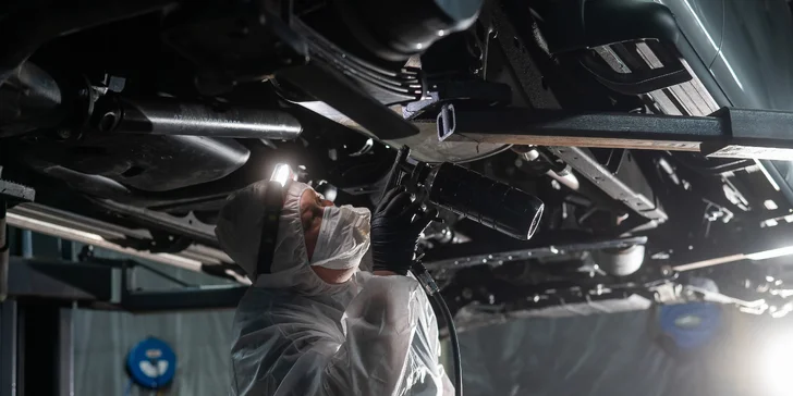 Antikorózne ošetrenie podvozku a dutín vozidla: ochrana so systémom DINITROL