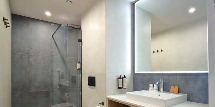 Pobyt v modernom hoteli v Sopotoch: raňajky, pamiatky a na pláž 2 km