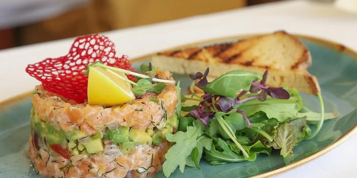 Pobyt v luxusnom 5* hoteli v Karlových Varoch: neobmedzený wellness aj masáže a kúpele