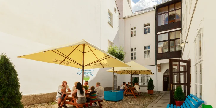 Pobyt v historickom dome na plzenskom námestí: bez jedla alebo s raňajkami, s pivným kúpeľom aj prehliadkou pamiatok