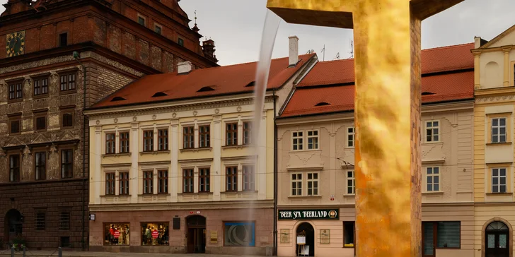Pobyt v historickom dome na plzenskom námestí: bez jedla alebo s raňajkami, s pivným kúpeľom aj prehliadkou pamiatok
