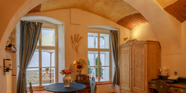 Pobyt v historickom dome na plzenskom námestí: bez jedla alebo s raňajkami, s pivným kúpeľom aj prehliadkou pamiatok