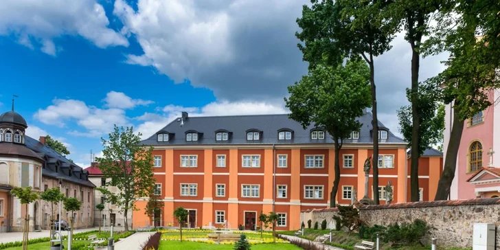 Dovolenka v kúpeľnom meste Jelenia Hora: raňajky aj vstup do bazéna a sauny