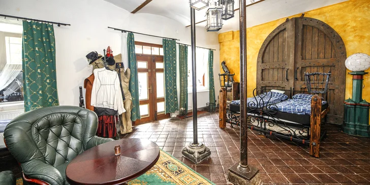 Ubytovanie medzi filmovými príbehmi v táborskom mlyne: kostýmy na izbe, možnosť raňajok a v lete filmová zbrojnica