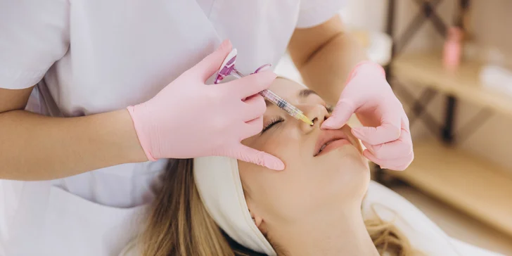 Výplň a modelácia pier kyselinou hyalurónovou: prirodzene tvarované a hydratované pery