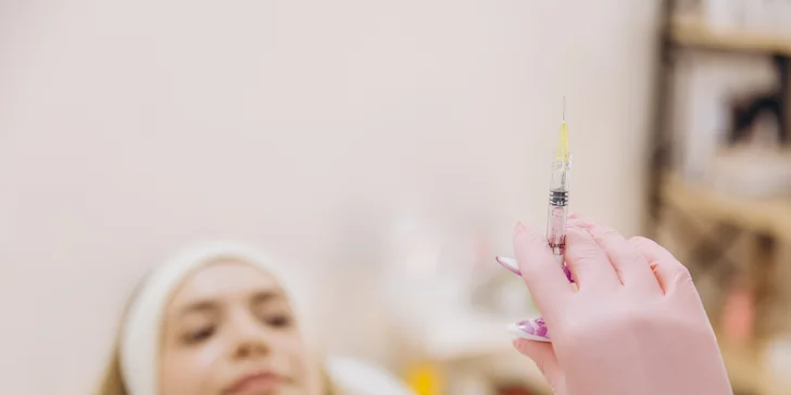 Aplikácia botulotoxínu: vráska hnevu, čelo, kútiky úst a iné