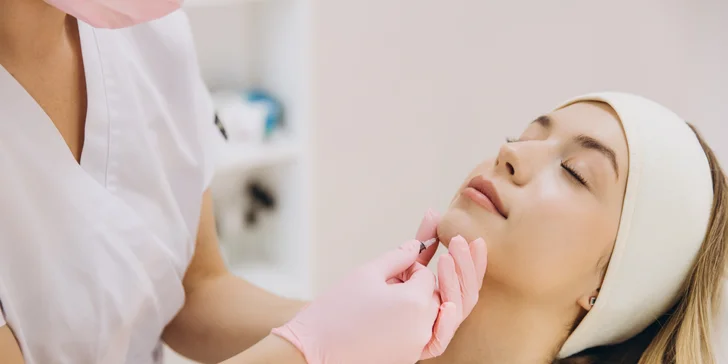 Aplikácia botulotoxínu: vráska hnevu, čelo, kútiky úst a iné