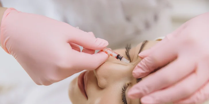 Aplikácia botulotoxínu: vráska hnevu, čelo, kútiky úst a iné